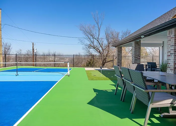 Pickleball Hottub Minigolf With Downtown Worth Views!
